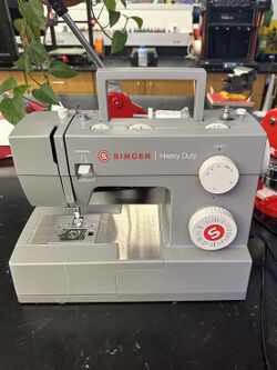 A photo of a Singer 4452 sewing machine in the Makerspace.