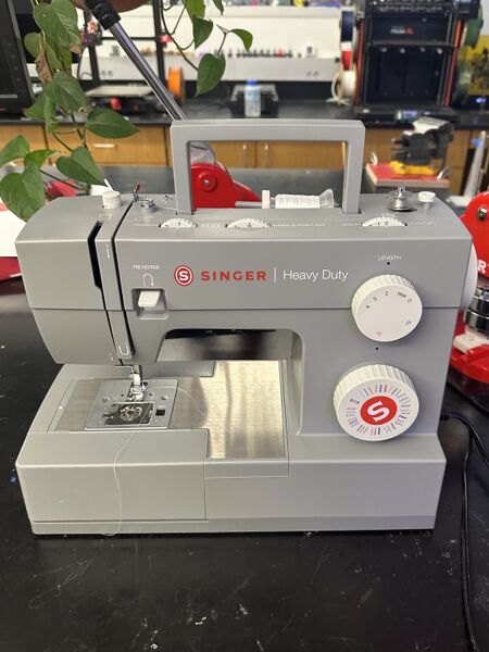 File:Singer 4452.jpg