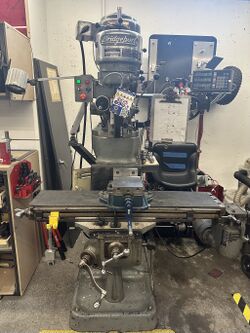 A photo of the Bridgeport vertical mill in the Student Machine Shop.